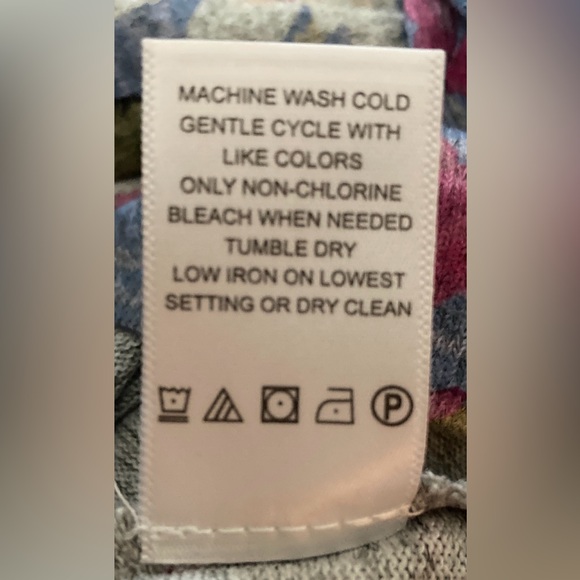 Women’s Casual Express Top Long Sleeve Size 2X Blue With Flower Pattern - Picture 5 of 5